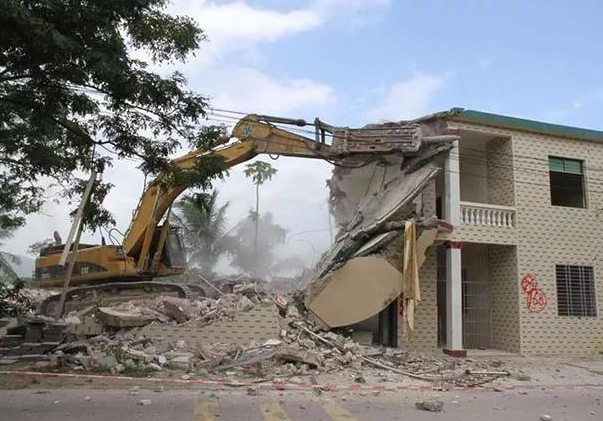 征地拆迁中，房子被认定为违章建筑应该怎么办？